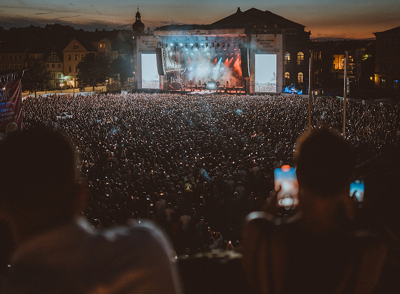 Jeden Sommer Stars auf der Bühne: Der HUK-open-air-sommer beginnt in den 1990ern