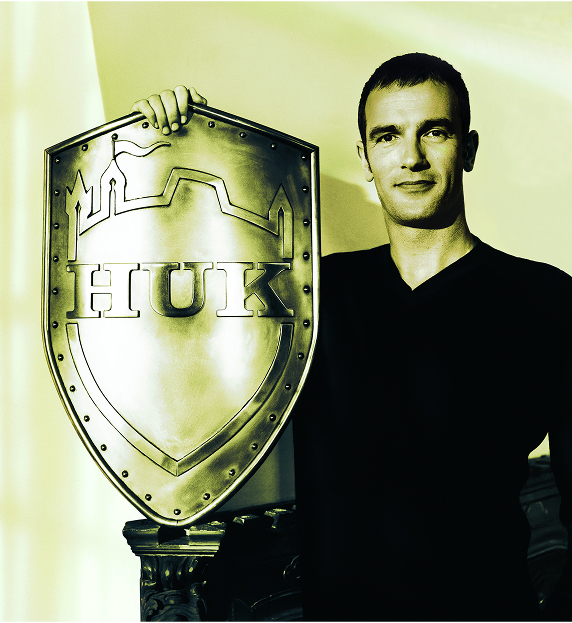 Ikonische Werbung: Die HUK-Coburg und der Mann mit dem Schild