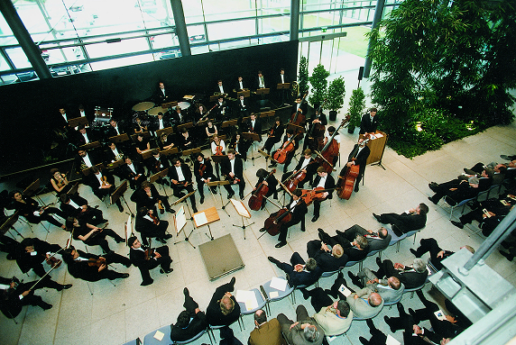 Der Kultur verbunden: Die Eingangshalle ist auch ein gefragter Konzertsaal